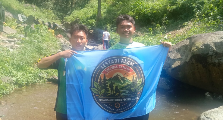 Himpunan Musyawarah Osis (HIMO) Pasuruan dan Komunitas Lestari Alam SMA walisongo Gempol Clean up & Reboisasi Cuban Centong Pacet Mojokerto